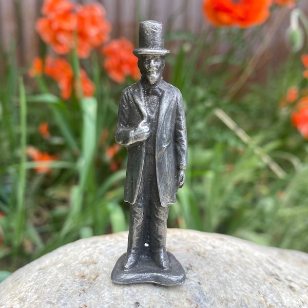 Abraham Lincoln pewter figurine, American President, hand cast