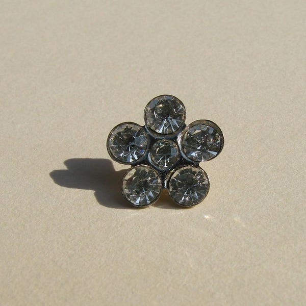 Bouton fleur, 13 mm, à patte, 6 strass à facettes, support métal argenté, couture, création.