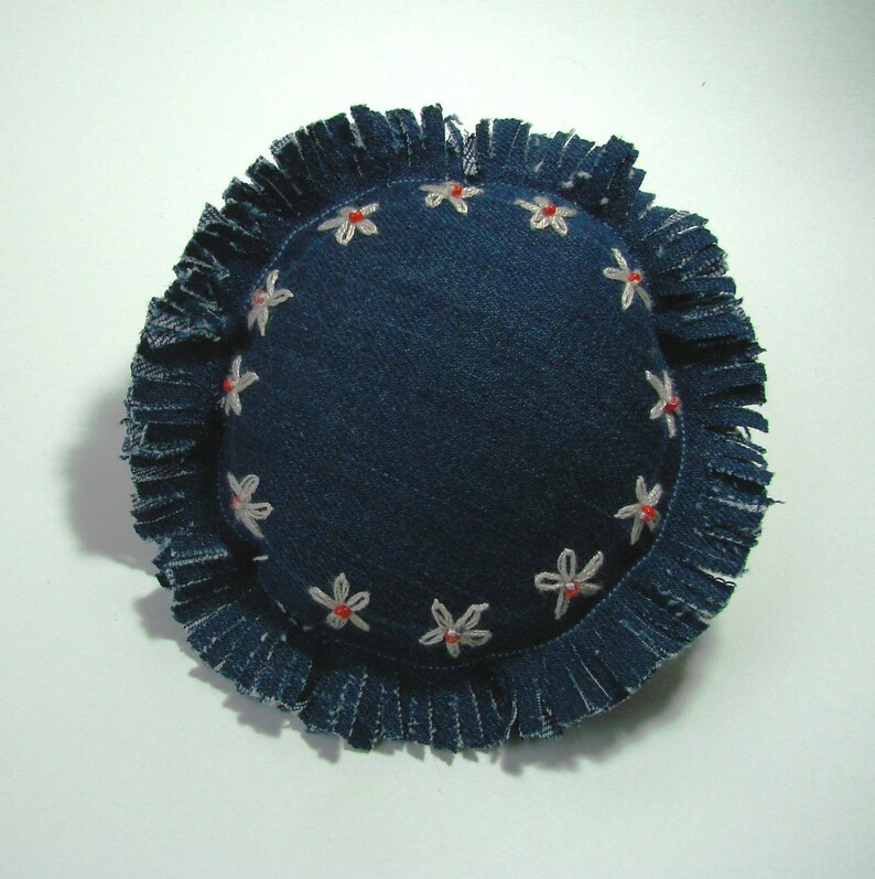 Pin cushion, round pin holder, denim, blue flowers embroidered cotton ecru, 10 cm, couture creations. image 2