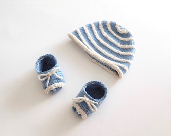 Ensemble bébé, ensemble bonnet et chaussons bébé 1 mois à 3 mois en coton biologique bleu et écru, cadeau bébé, accessoires bébé fait main