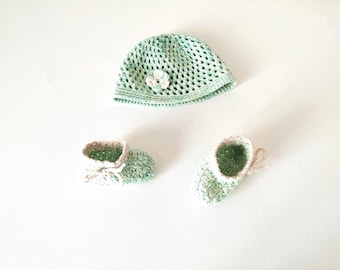 Set bimbo, cappellino e ciabattine bimba da 1 mese a 3 mesi in cotone biologico verde melange ed ecrù, accessorio regalo bimba fatto a mano