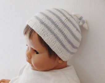 Bonnet bébé, bonnet bébé 6 mois en coton biologique blanc et bleu, cadeau bébé naissance, accessoire bonnet bébé 6 mois fait main