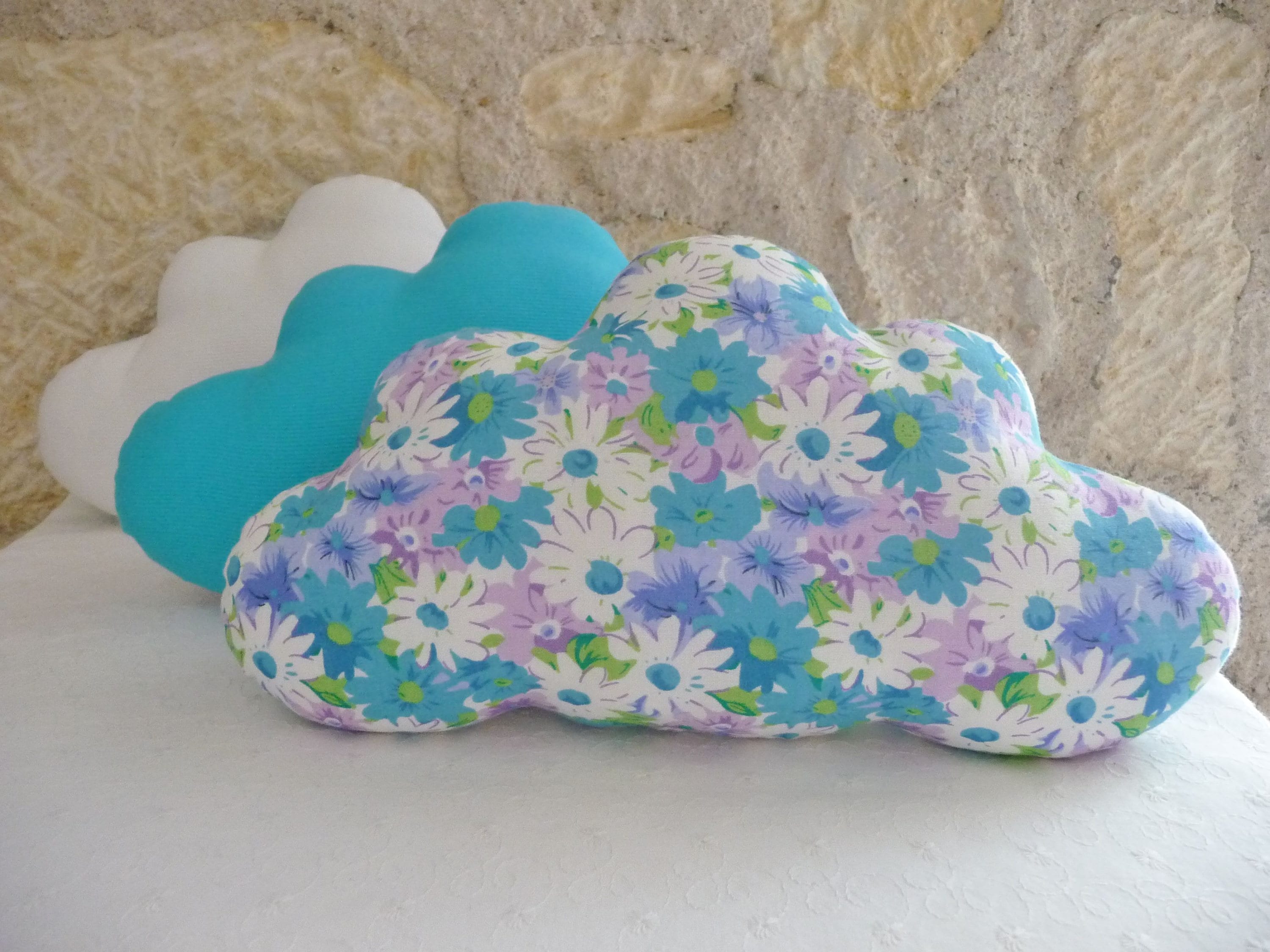 Coussin Nuage Déco, en Coton Fleurs, Bleu et Blanc - Idée Cadeau Naissance, Déco Chambre Bébé Enfant