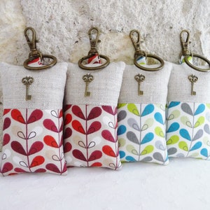 Scandinavian fabric key ring "Leaves" red or green blue, and natural linen Key charm charm Bag jewel - Gift idea image 1