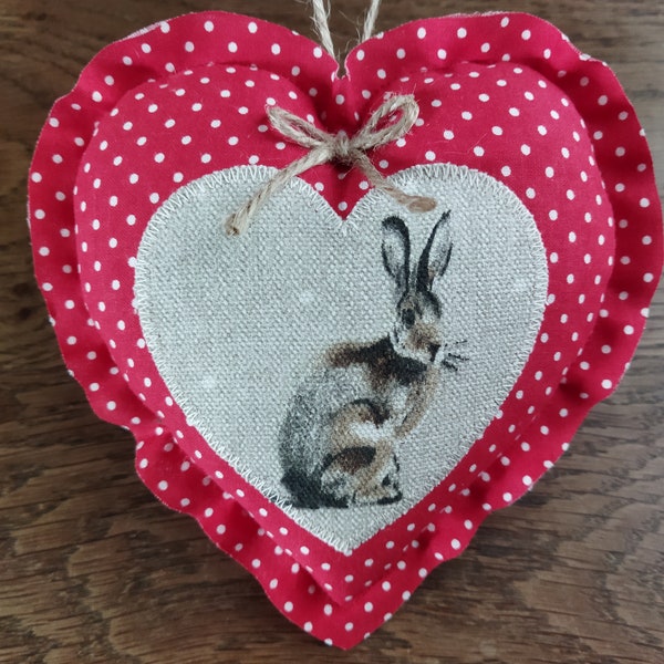 Coeur en tissu Lièvre Lapin à suspendre rouge et beige Coeur déco coussin de porte Décoration Déco maison campagne chic - Idée cadeau