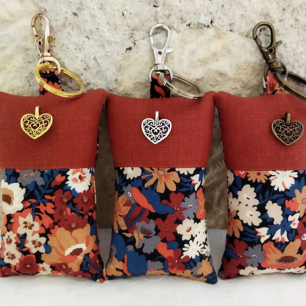 Porte clefs en Liberty Thorpe et lin breloque charm coeur ou feuille - Porte cle en tissu Bijou de sac - Idée cadeau