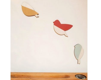 Wooden bird wall decoration for a child's room. Baby wall decor, customizable flock of birds, baby shower gift