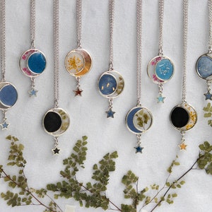 Moon resin necklace (glow in the dark)