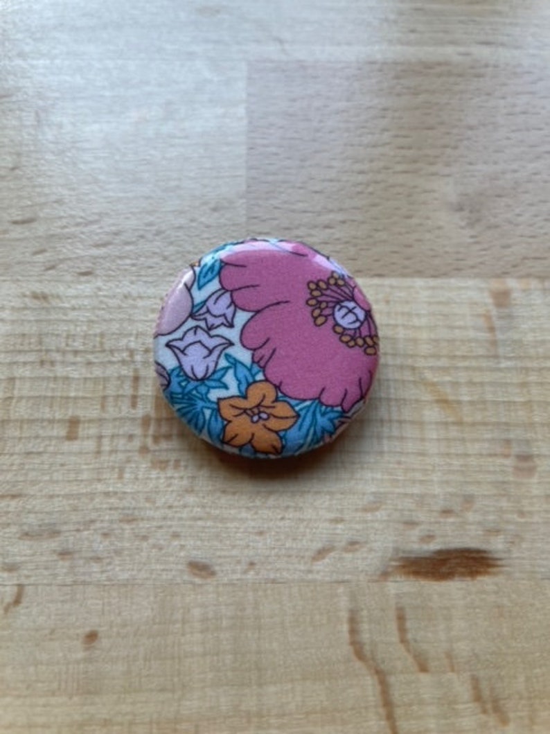 Badges Liberty plastifiés meadow song