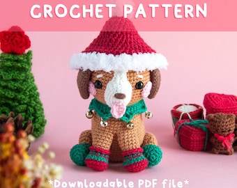 Könnte beinhalten: Ein gehäkelter Hund mit roter und weißer Weihnachtsmütze, grünem Schal mit Glocken und rot-grünen Weihnachtssocken. Der Hund ist braun und weiß. Das Bild enthält den Text "CROCHET PATTERN" und "*Downloadable PDF file*".