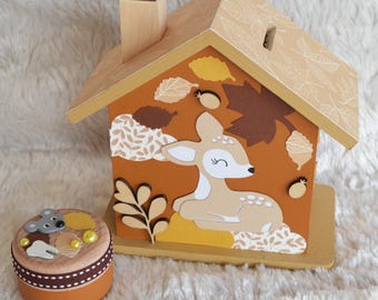 Wooden piggy bank with a sleeping fawn and autumn leaf for children, personalized baby gift (made to order)
