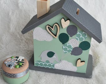 Vasara Salvadanaio In Legno A Forma Di Elefante Con Scritta "Hello World" - Bomboniera Originale Per Matrimonio, Comunione, Battesimo E Compleanno Bambini - Dimensioni 15,5x15x5 Cm - Confezione Regalo