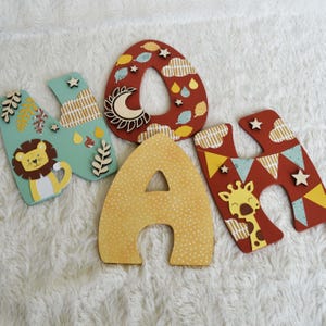 Nombre de madera, letras de madera, nombre de niño, habitación infantil, decoración infantil de madera, nombre de pila savannah, regalo de nacimiento (por encargo)