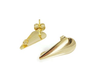 4 gold stainless steel chips; 20mm drop-shaped stud earrings; earring holders