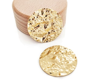 Crumpled round pendant, Ø 30mm, hammered disc in 18k gold-plated brass