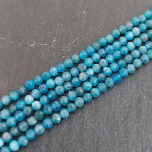 APATITE bleue - Perles à facettes, 3mm. Pierre naturelle; semi-précieuse pour création de bijoux; Brin de 39cm (130 perles env.)