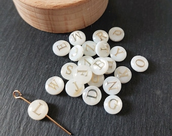 Flat round alphabet letter bead in natural white mother-of-pearl, golden initial, white freshwater shell, diameter 8mm, to choose from
