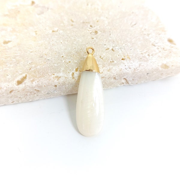 Pendentif goutte en nacre naturelle blanche et laiton doré, 32mm