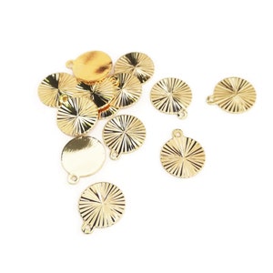 x6 round sequins in 18k gold-plated brass, medal pendant, 10mm