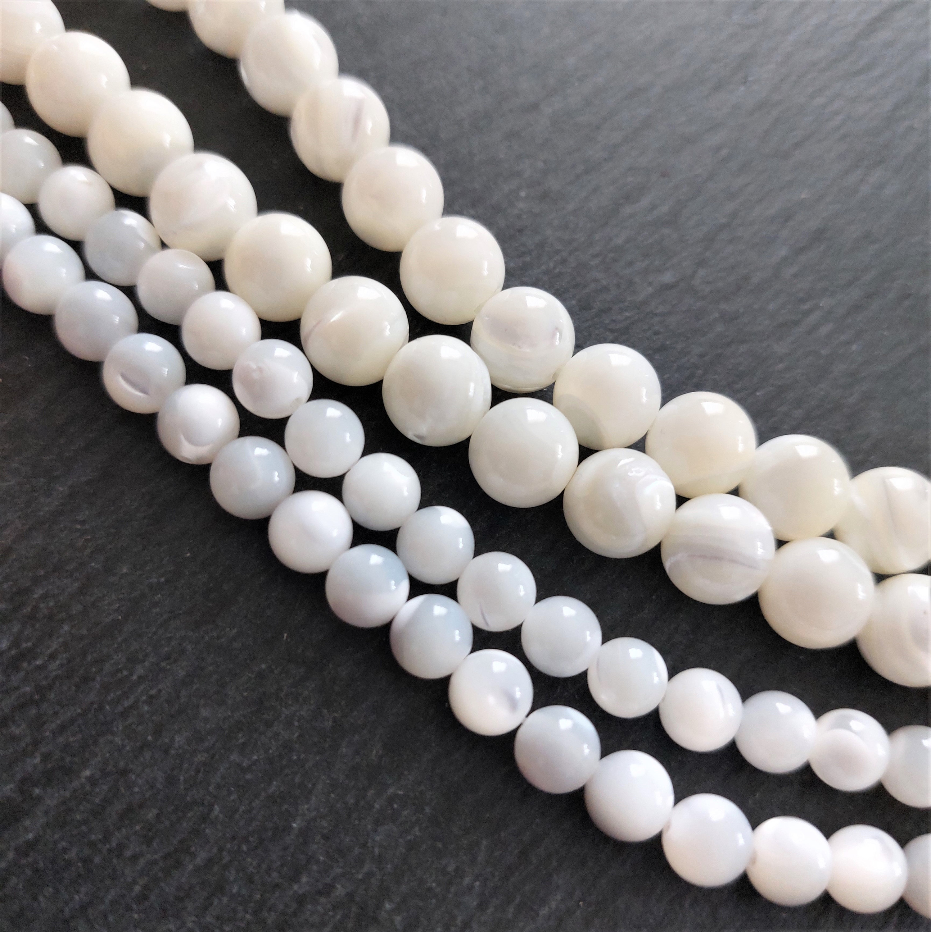 Perles rondes à facettes en nacre blanche naturelle de 3 mm