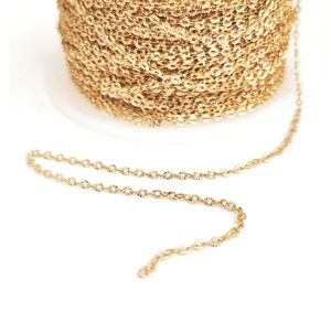 Chaîne en acier doré or 14k , maille forçat texturée, diamantée. Vendue au mètre image 5