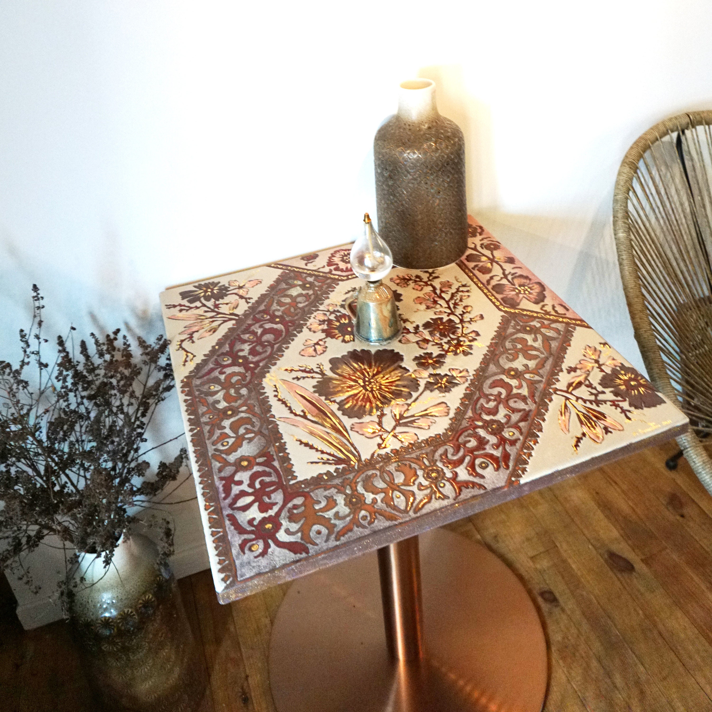 Magnifique Guéridon Fleurs Tons Roses en Lave Émaillée 60 X cm