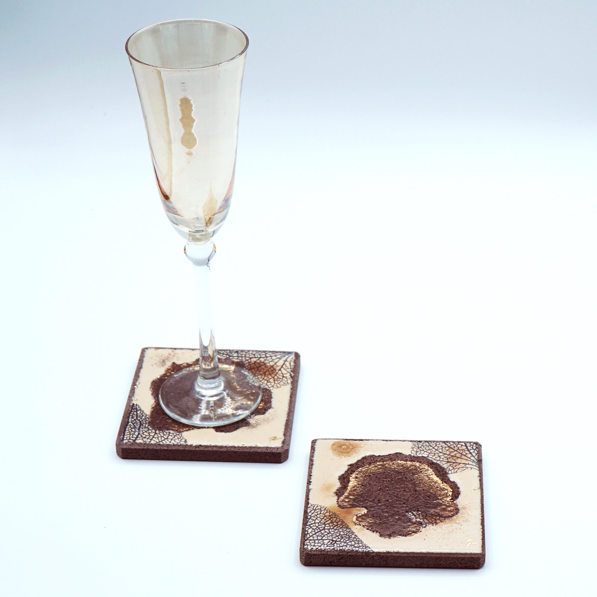 Duo de Dessous Verre ou Bouteille Collection Faille en Lave Émaillée et Filet d'or 10x10cm