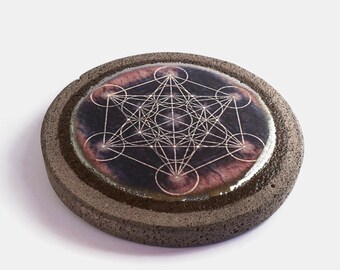 Small circular metatron in enamelled lava from the Auvergne volcanoes and gold threads 11 cm