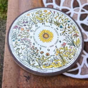 Emaljerat lavaunderlägg - Linnéblommig klocka - Handgjord gåva från vulkanen Auvergne - Poetisk fotokeramik - 28 cm