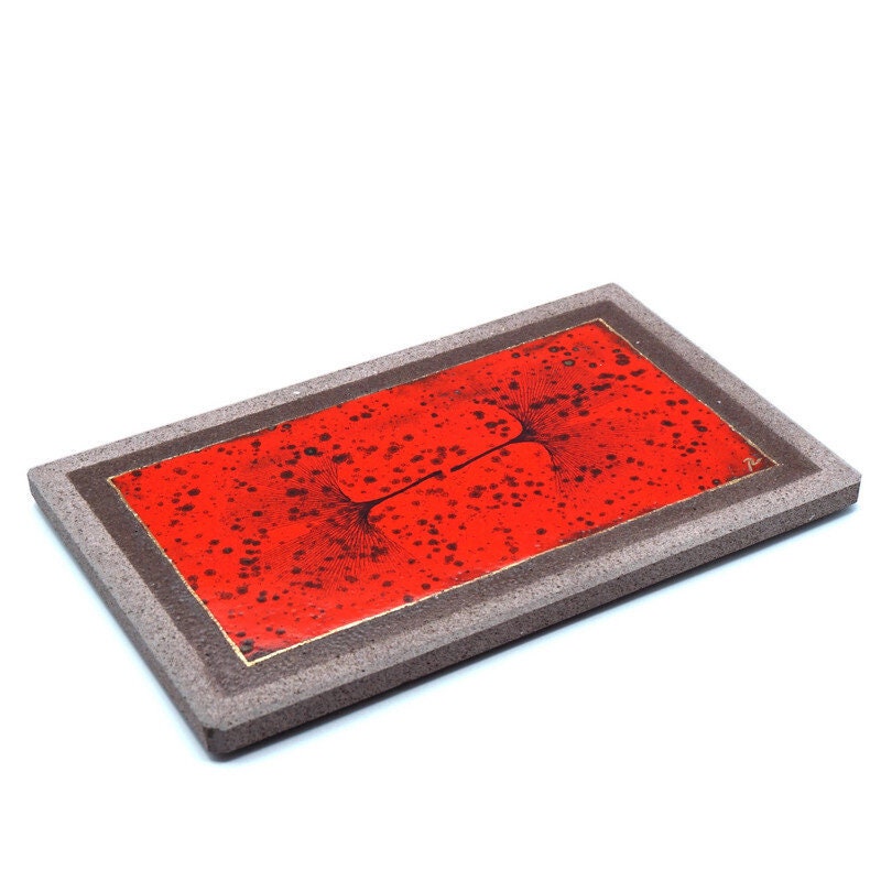 Grand Dessous de Plat Feuilles Ginkgo Biloba Rouge en Lave Émaillée et Touches d' Or 22x34 cm