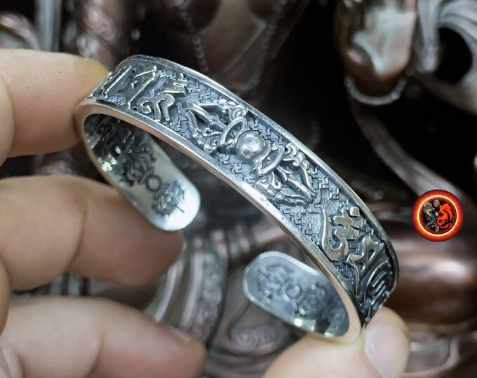 bracelet jonc bouddhiste tibetain mantra de la compassion "Om mani padme Hum" dorje/ Vajra Argent 925 Poids de 34 grammes ouvert et réglable