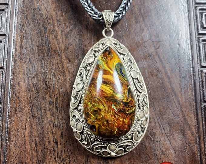 Traditional pietersite pendant, set in 950 watermarked silver. Entirely artisanal, unique piece. Pekinois Imperial Jewelry (Qing)