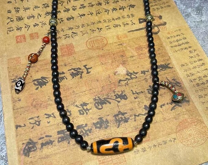 Mala, Buddhist rosary. Mala tibetain. Mala 108 buffalo horn beads. Tibetan sacred agate "DZI". Authentic DZI said of the bodhi.