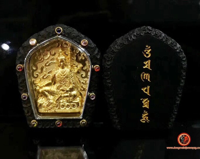 Buddhist protective amulet guru rinpoche, red sandalwood, silver 925 gold plated 18K, gems set