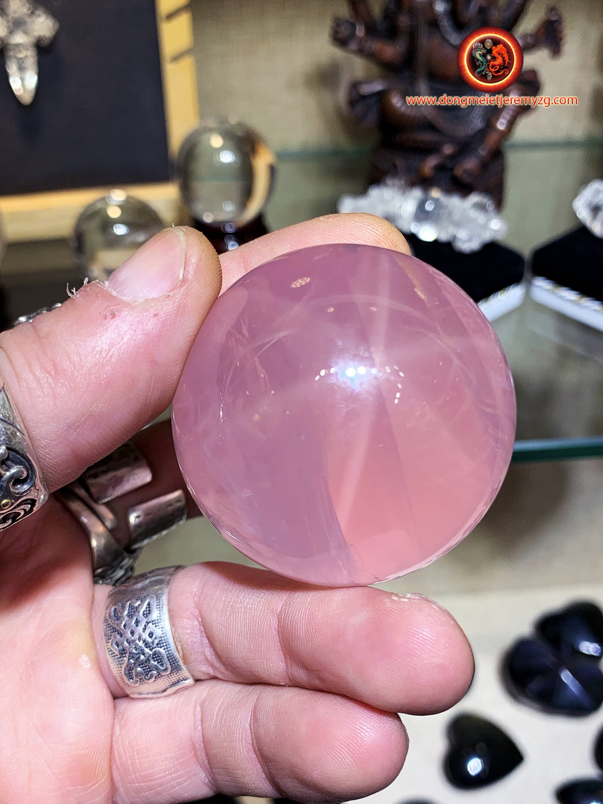 Sphère, Quartz Rose Étoilé, Astérié ou Astérisé. Provenance Du Mozambique. Naturel. 50mm de Diamètre