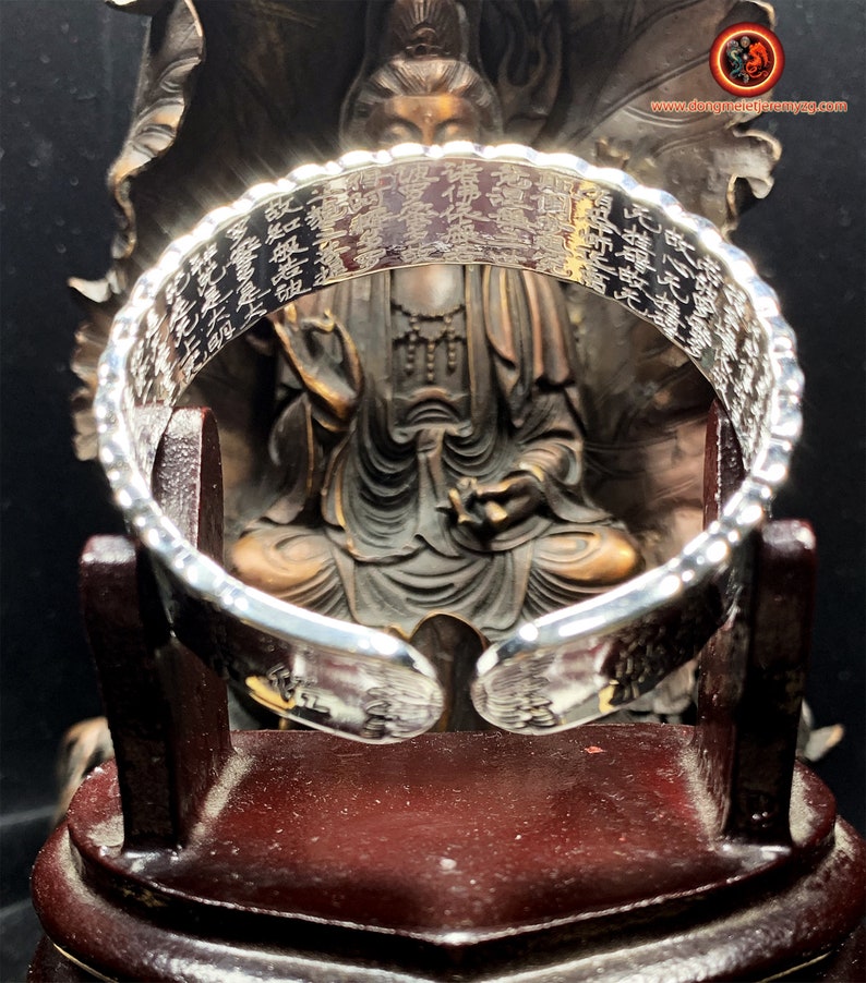 extrait du soutra du lotus soutra du coeur grav\u00e9 \u00e0 l/'int\u00e9rieur Bracelet jonc bouddhiste en argent 999 poin\u00e7onn\u00e9 Ag999