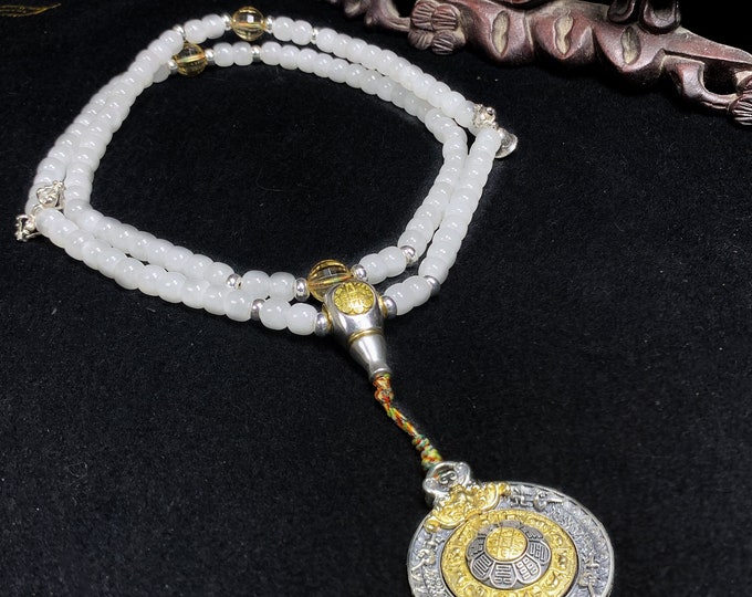 mala tibétain, chapelet de prière et méditation bouddhiste. 108 perles de jade blanc, amulette tournante, citrine, argent 925, cuivre