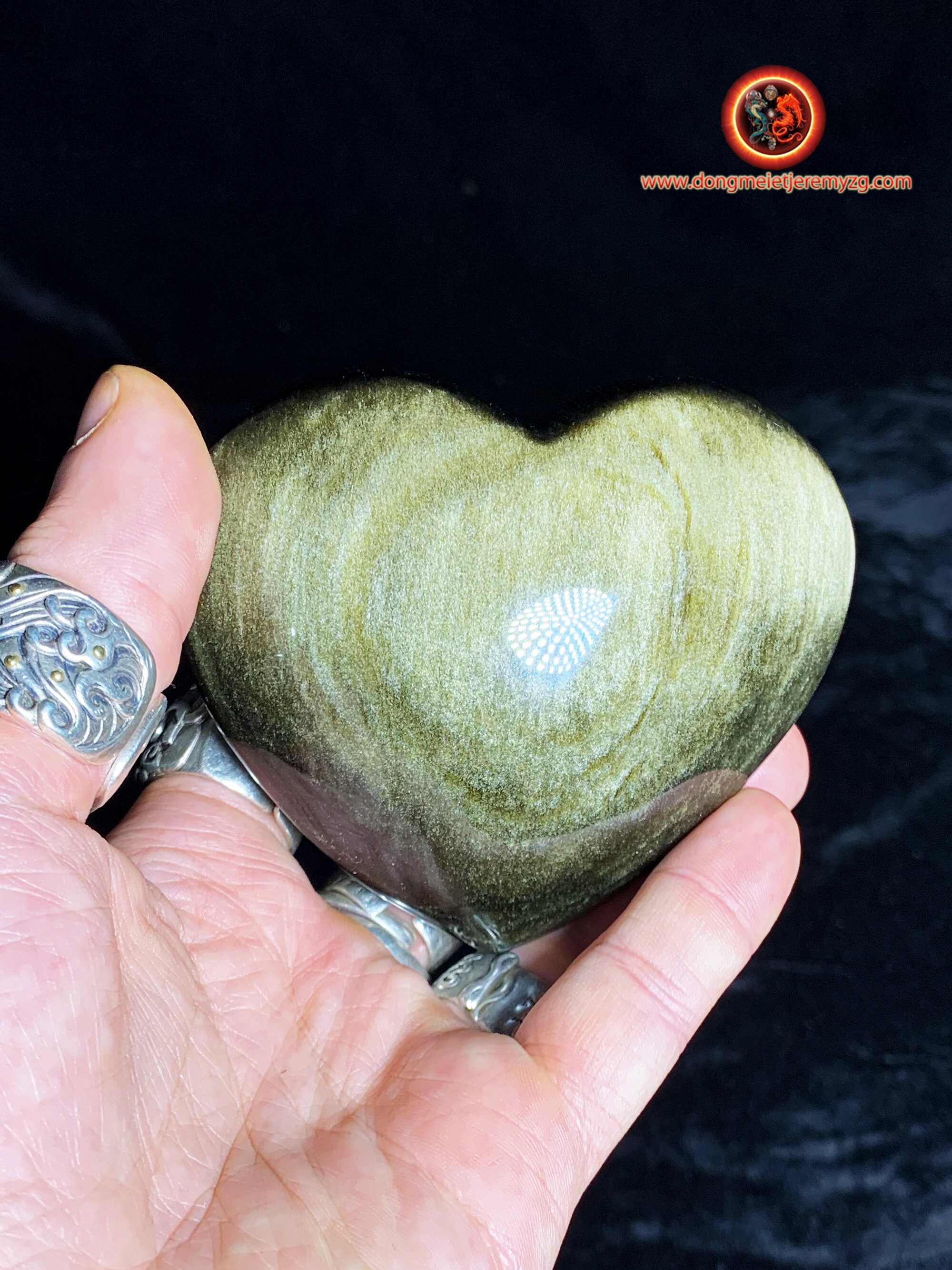 Coeur en Obsidienne Dorée. Originaire Du Mexique. Qualité A+ Dimensions de 79/86/38mm Poids 0, 300Kg