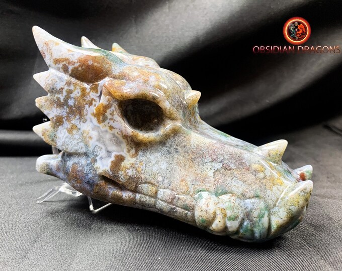 Crystal dragon skull. Hand-carved dragon in natural Indonesian moss agate. Unique piece. Dimensions: 12/6/7cm. rare