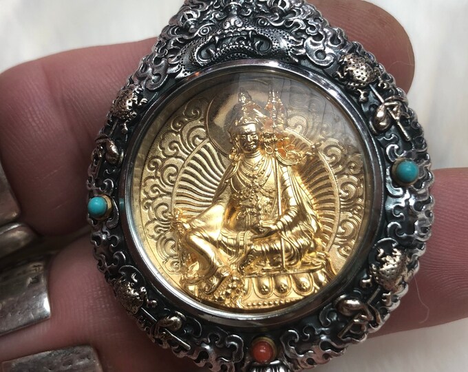 Tibetan Buddhist protection reliquary Guru Rinpoche in solid silver 925 plated gold 18k turquoise nan hong. wheel of life