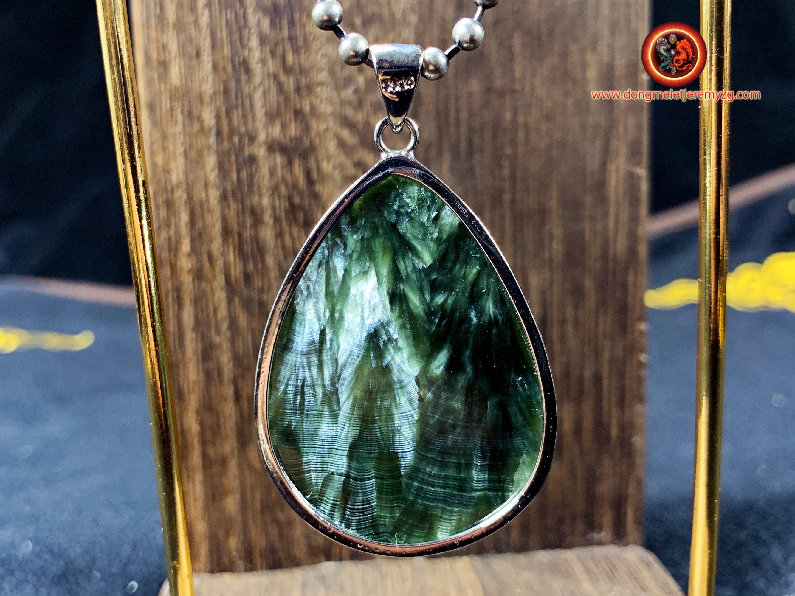 Seraphinite. Seraphinite pendant. seraphinite, clinochlor. Natural