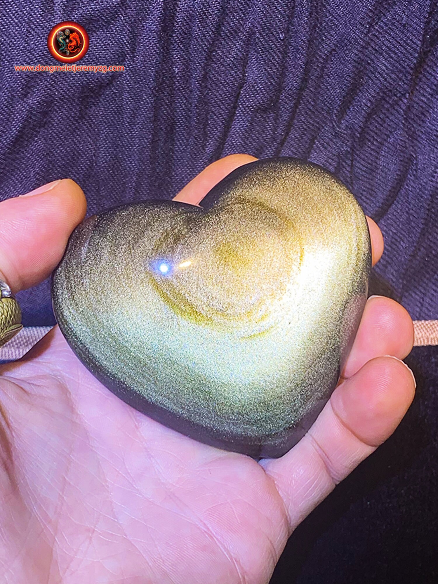 Coeur en Obsidienne Dorée. Originaire Du Mexique. Qualité A+ Dimensions de 85/80/42mm Poids 0, 257Kg