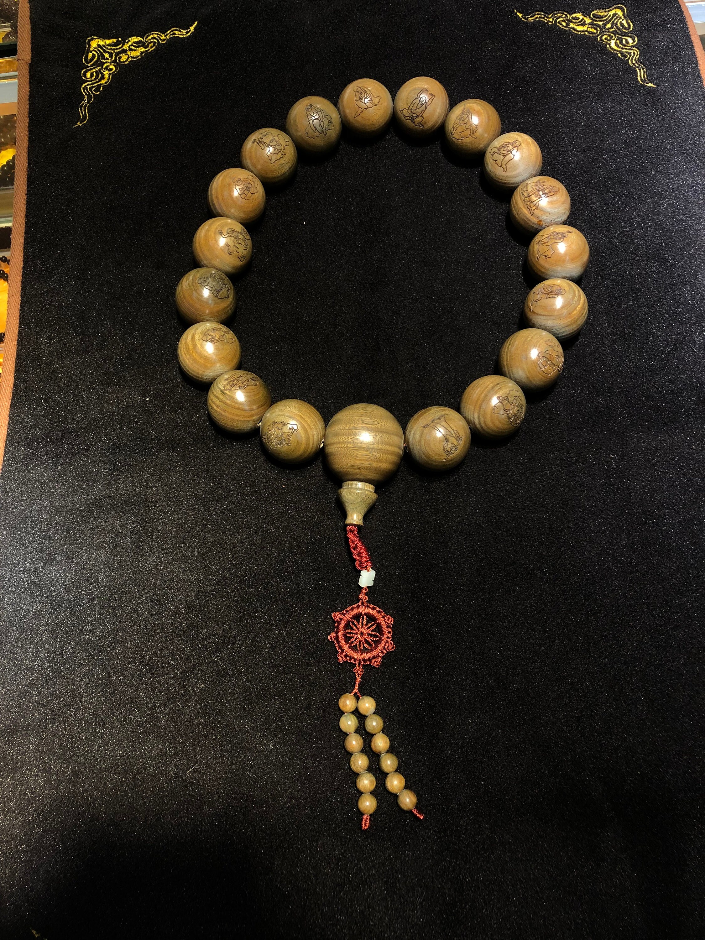 Imposant Mala, Chapelet Bouddhiste. 18 Perles de Santal Vert 4cm Circonférence Plus Perle Finition.