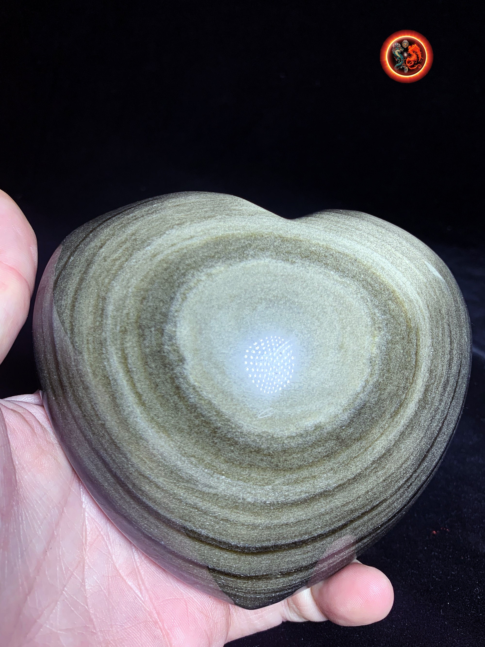 Coeur en Obsidienne Dorée. Originaire Du Mexique. Qualité A+ Dimensions de 108/117/62mm Poids 0, 802