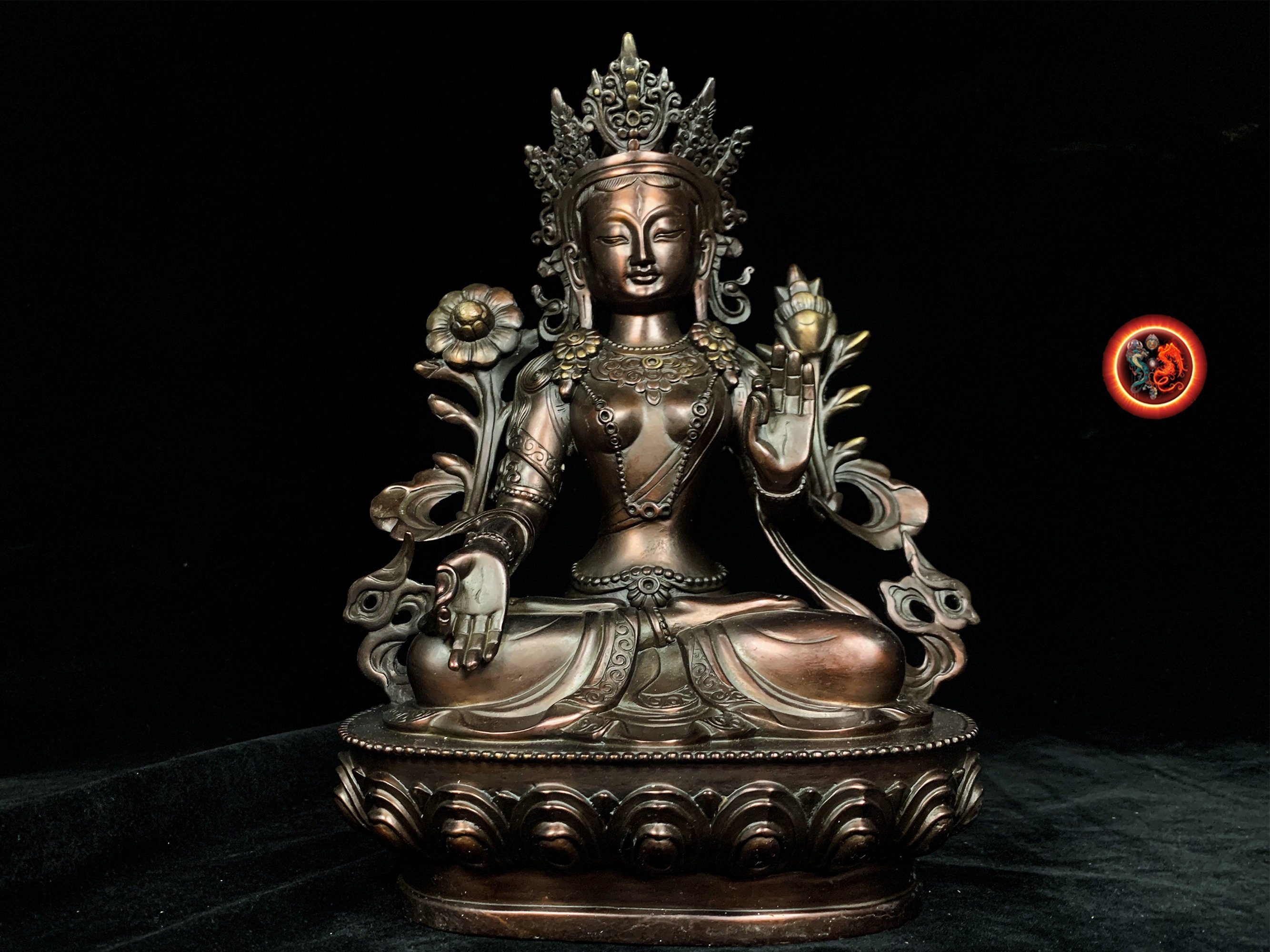 Statue Bouddhiste en Bronze. Statue Bouddha Tibétaine Déité Tara Sous Sa Forme Blanche. Statuette Ti