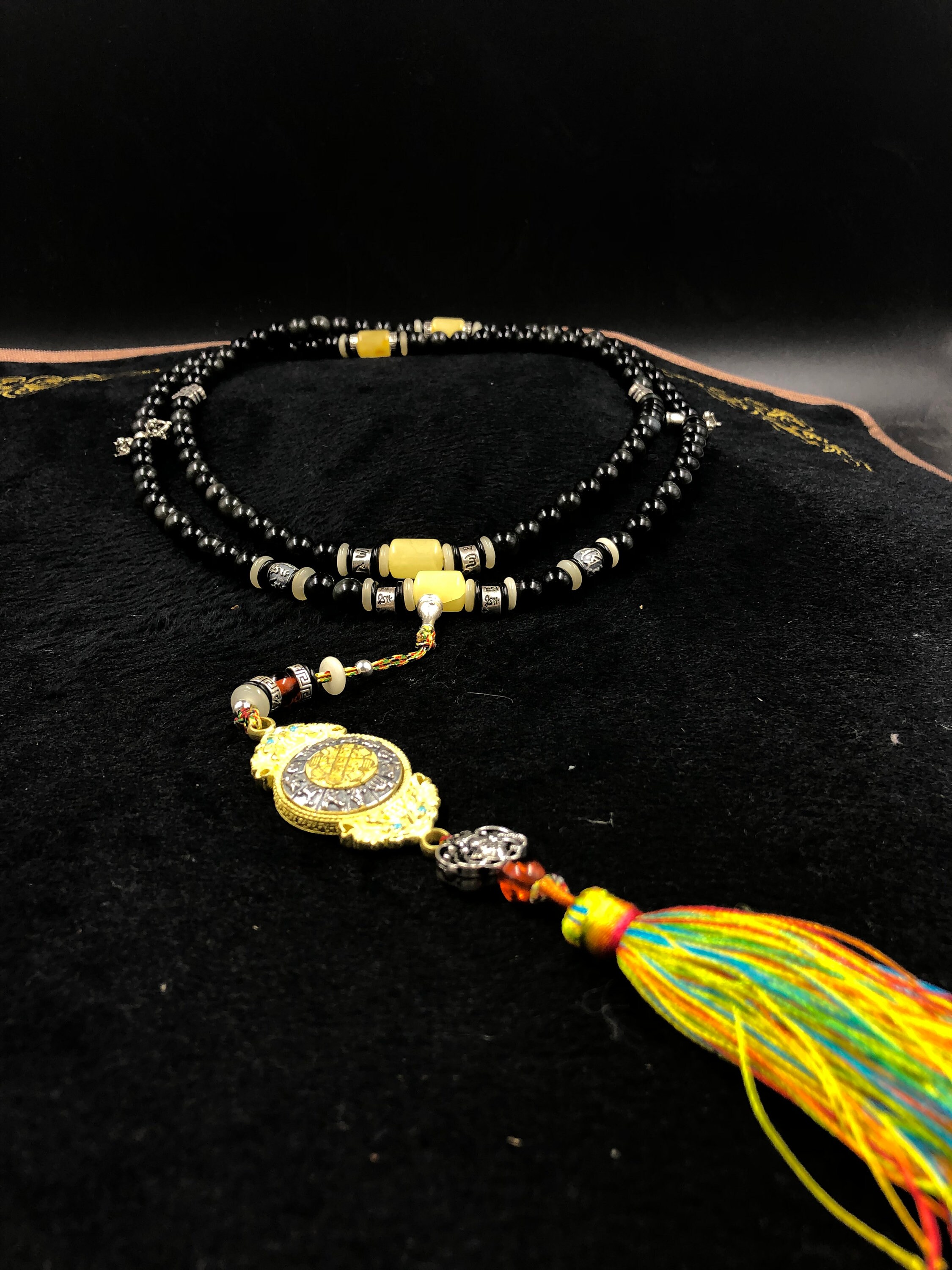 Mala, Chapelet Bouddhiste. 108 Perles d'obsidienne Oeil Celeste, Ambre Argent 925. Roue de La Vie Ti