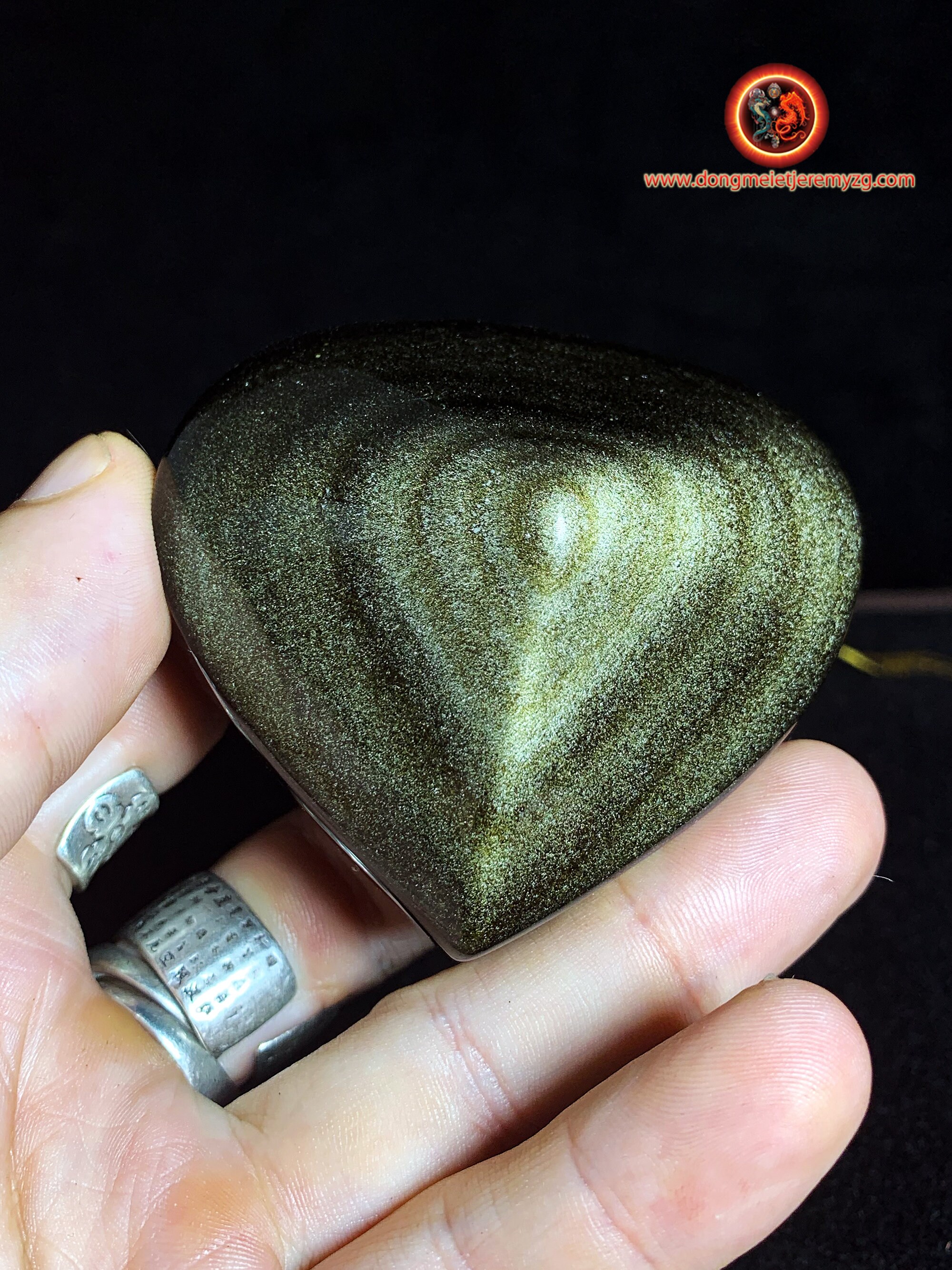 Coeur en Obsidienne Dorée. Originaire Du Mexique. Qualité A+ Dimensions de 61/68/42mm Poids 0, 183Kg