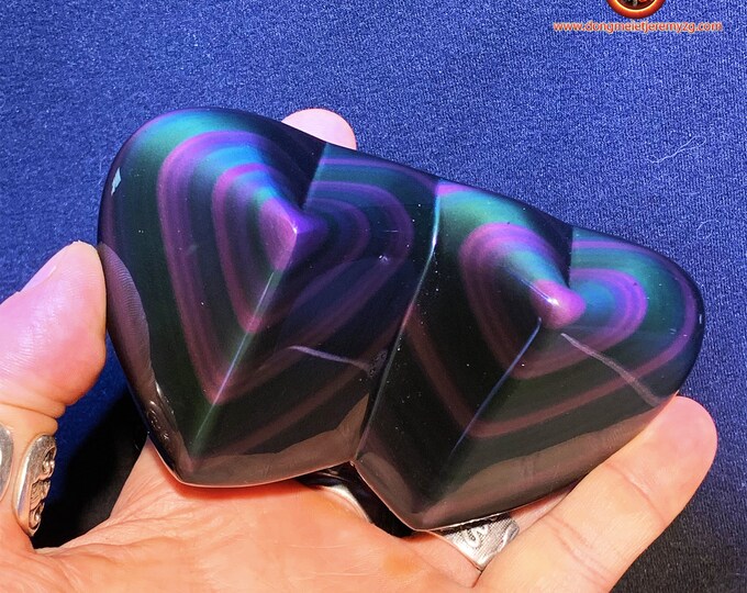Exceptional double heart carved in obsidian celeste eye. 0.390kg 111/63/38mm high quality obsidian from Mexico
