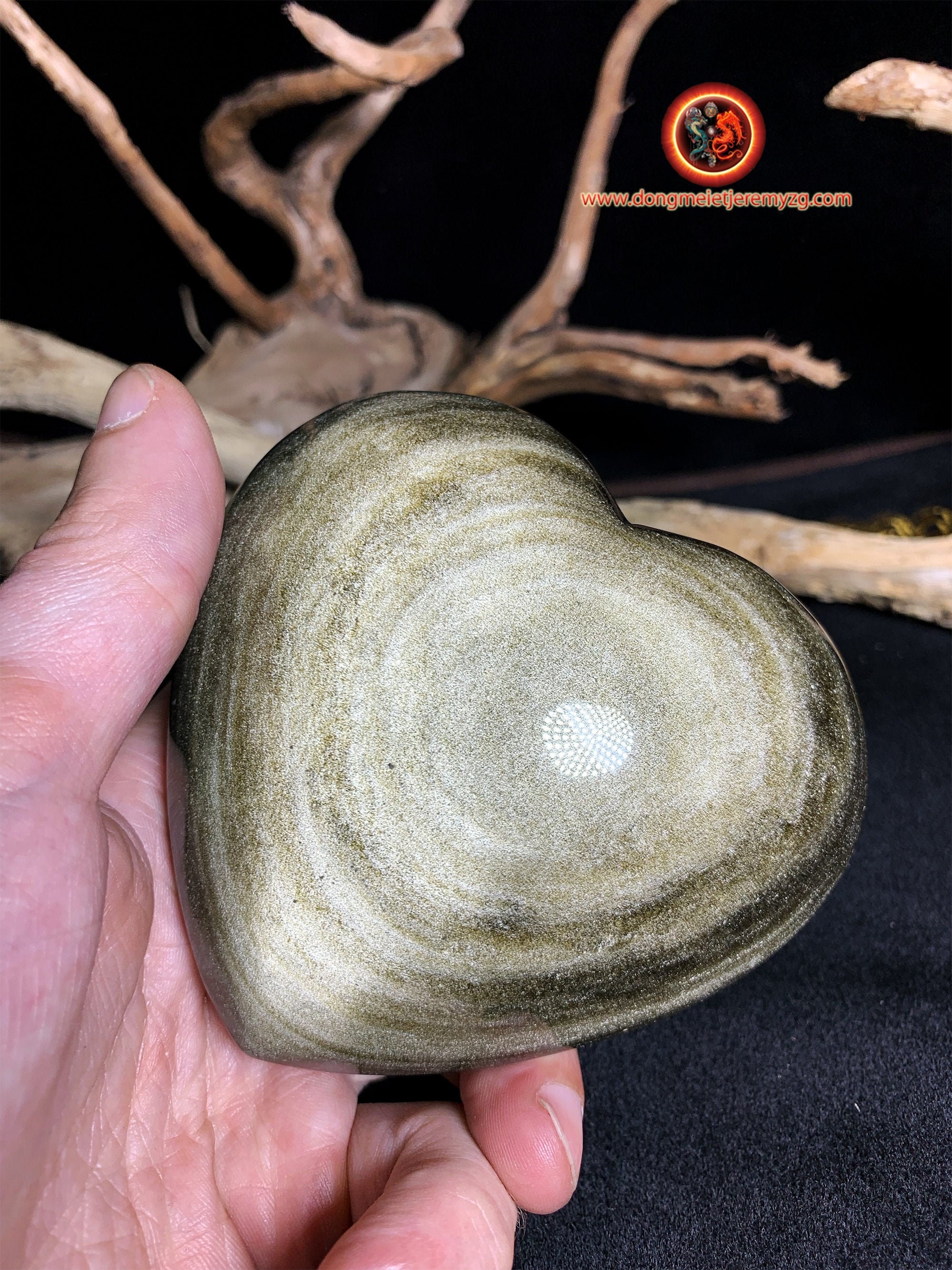 Coeur en Obsidienne Dorée. Originaire Du Mexique. Qualité A+ Dimensions de 96/100/54mm Poids 0, 519K