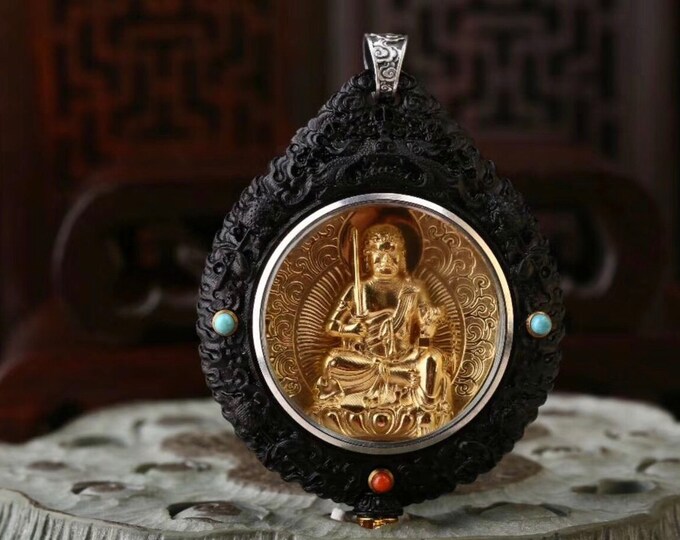 Acala Buddhist protection reliquary. Benewood, gold-plated silver, Arizona turquoise, agate called nan hong (south red) of Yunnan